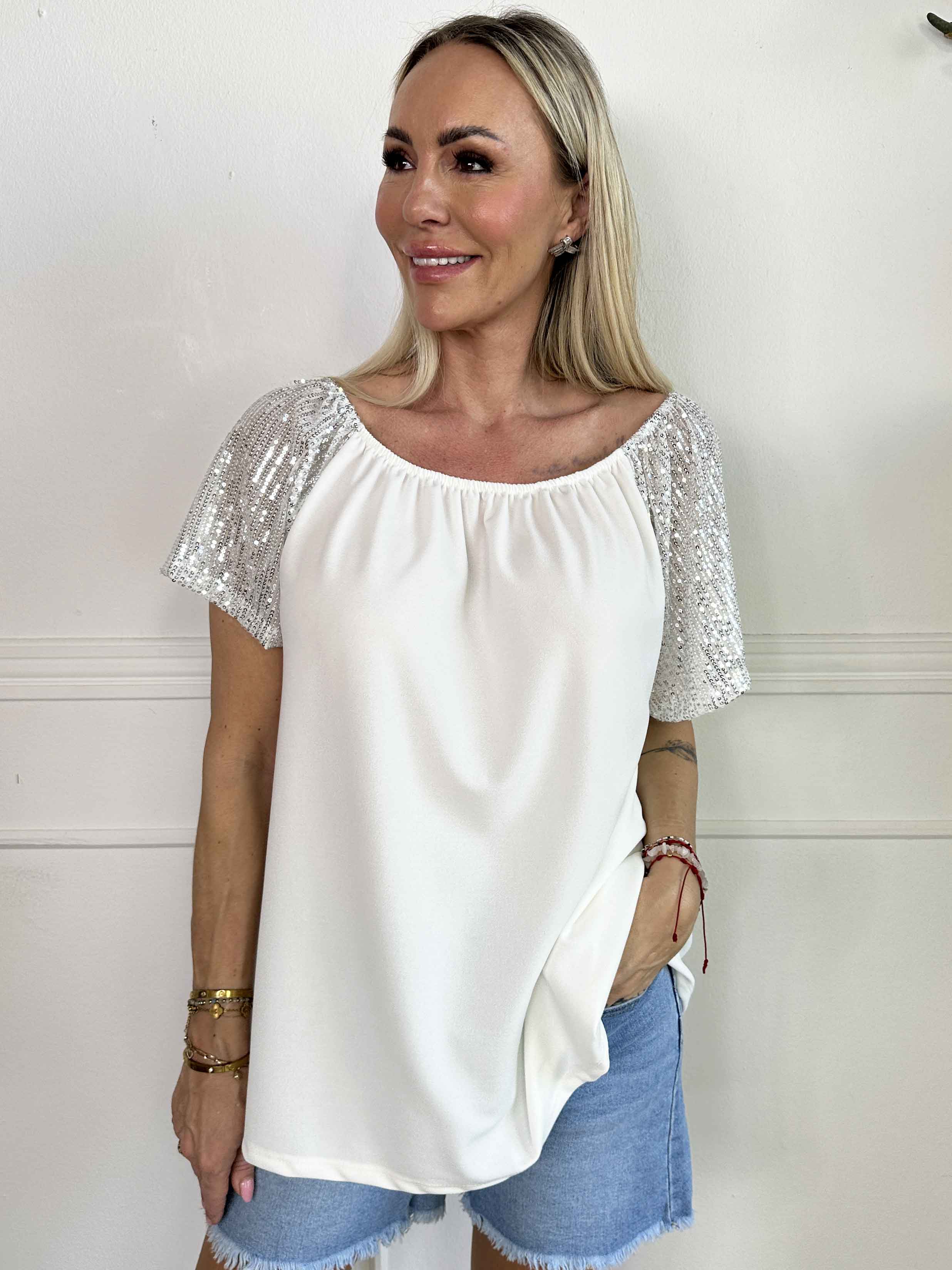 Kim Shirt - Sød og feminin elastisk bluse med glitrende pailletærmer